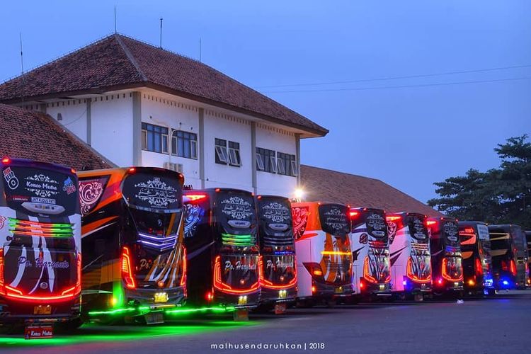 Bus AKAP lampu variasi