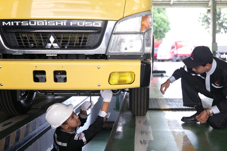 Ilustrasi perawatan Mitsubishi Fuso