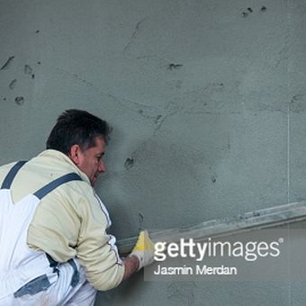 Ilustrasi plester dinding di dalam hunian