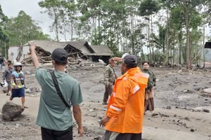 Banjir Lahar Gunung Semeru Kembali Terjang Permukiman
