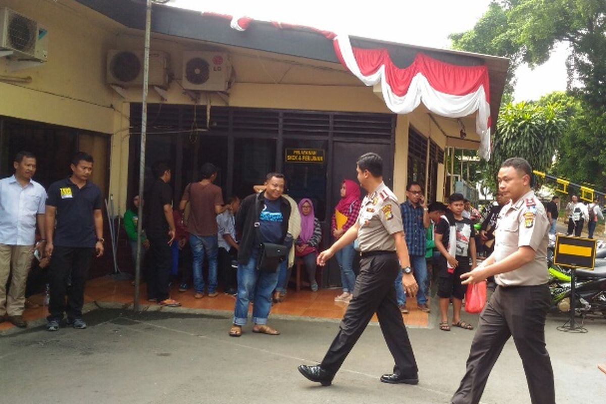 Pelayanan di Mapolsek Kebayoran Lama masih berjalan normal pasca-insiden pemasangan bendera ISIS oleh orang tak dikenal, Selasa (4/7/2017).