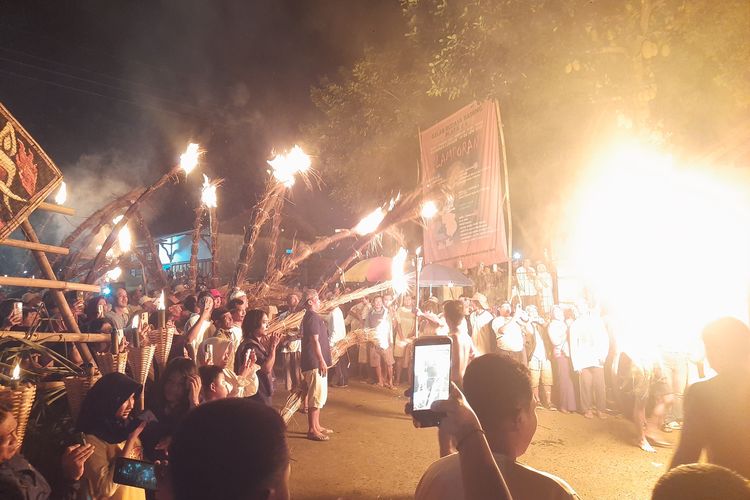 Tradisi Lamporan di Pati: Nyalakan Obor Wiwitan, Tolak Pagebluk dan Ruwat Ternak