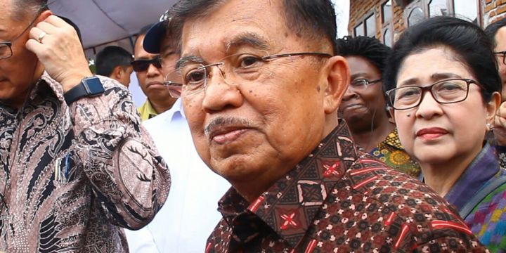 Wapres Jusuf Kalla bersama Presiden Bank Dunia Jim Yong Kim saat berkunjung ke Lombok Tengah dalam acara Rembuk Desa mengatasi Stunting atau anak tumbuh kerdil.