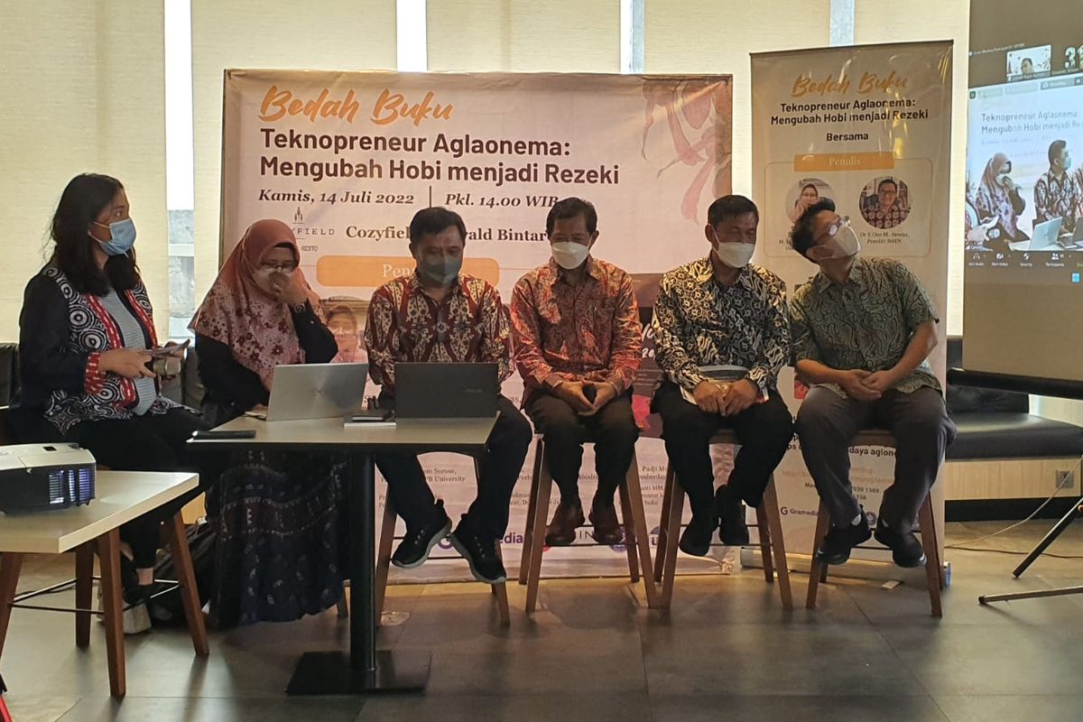 Kegiatan bedah buku berjudul Teknopreneur Aglaonema: Mengubah Hobi Menjadi Rezeki, di Gramedia Emerlad Bintaro