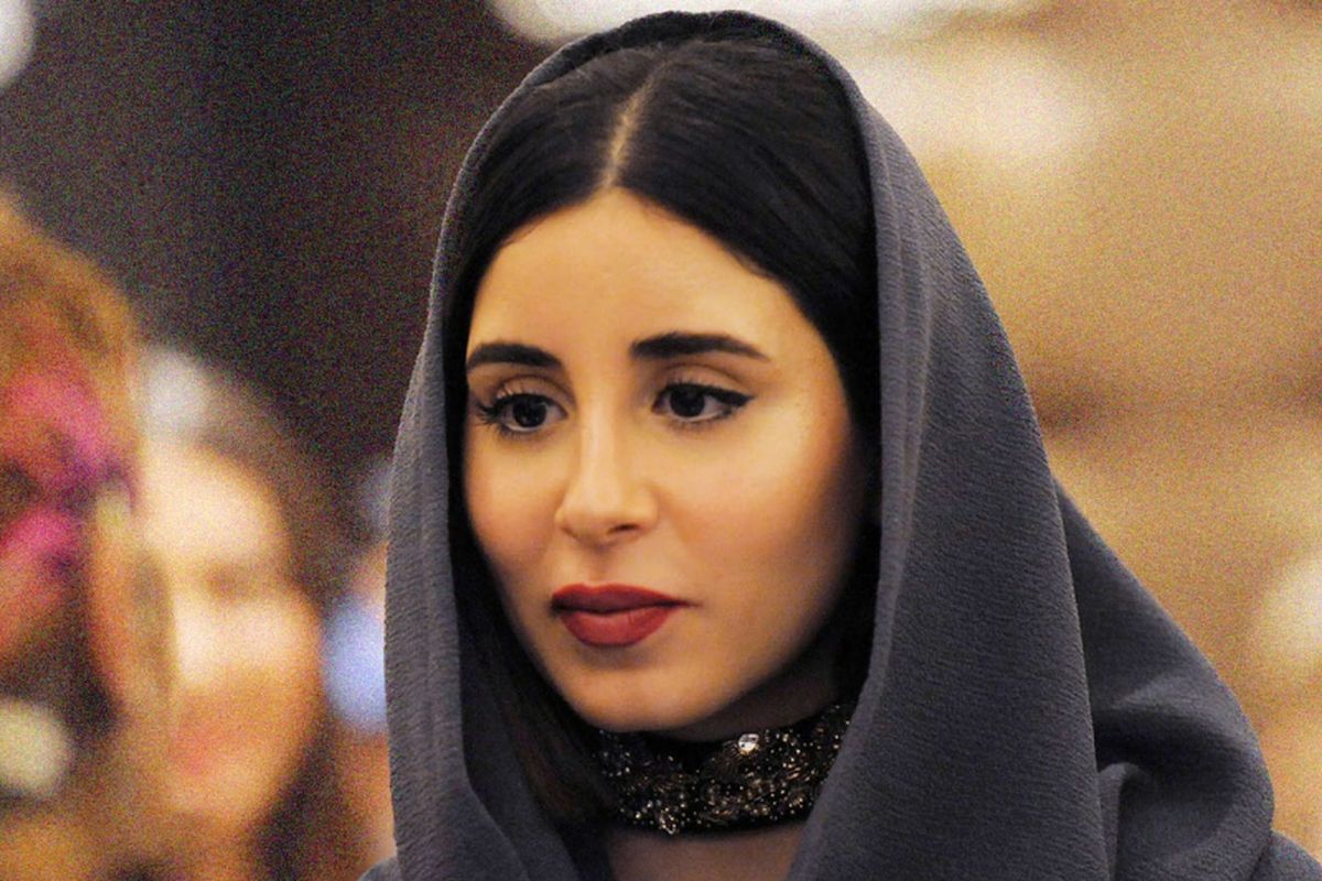 Salahs atu model dalam Arab Fashion Week