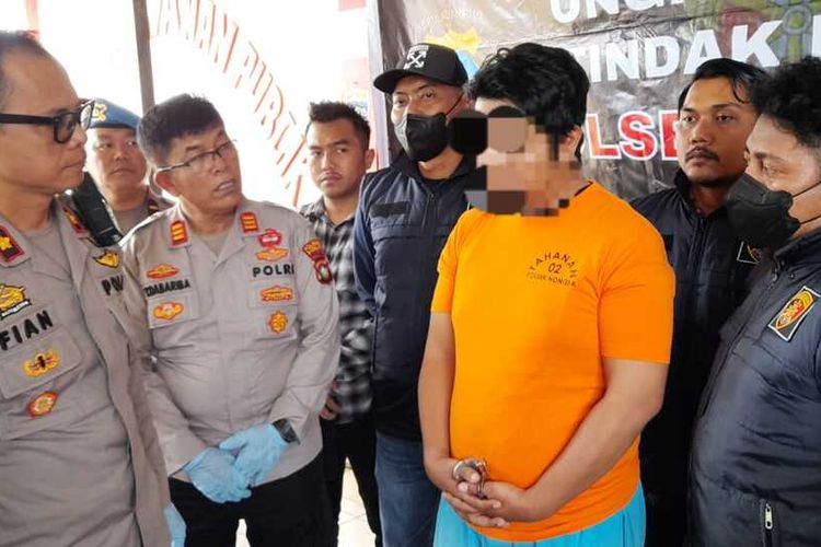 IA (39), seorang oknum Aparatur Sipil Negara (ASN), warga Kelurahan Kabil, Kecamatan Nongsa, Batam, Kepulauan Riau (Kepri) dilaporkan istrinya ke polisi, Selasa (21/3/2023).