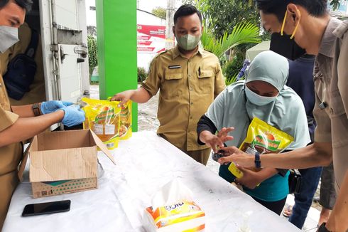 Operasi Pasar Minyak Goreng di Lumajang Serasa Pemilu, Warga Diminta Celupkan Jari ke Tinta