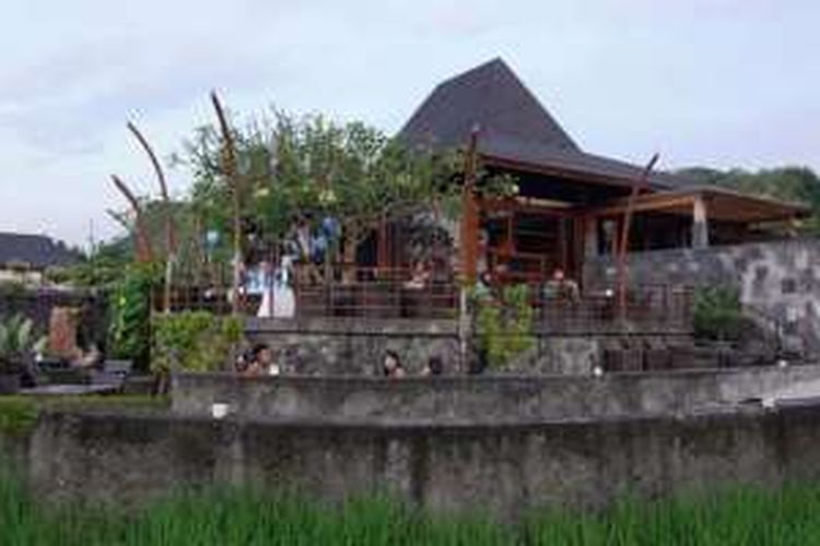 Restoran Abhayagiri di Dusun Sumberwatu, Desa Sambirejo, Kecamatan Prambanan, Kabupaten Sleman, Daerah Istimewa Yogyakarta.