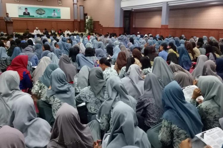 Kegiatan Pemuda Membaca Kitab Suci di Auditorium Pemkab Mamuju, Sulawesi Barat menjadi program nasional Kemenpora.