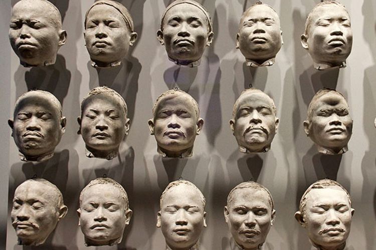 Gips wajah orang Nias dipamerkan di Museum Rijks, Amsterdam, yang dibuat untuk penelitian asal-usul orang Nias.