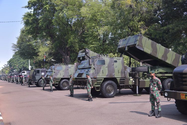 TNI akan memamerkan 112 alat utama sistem persenjataan (alutsista) dalam perayaan Hari Ulang Tahun (HUT) ke-76 TNI di sekitar Istana Merdeka, Jakarta, Selasa (5/10/5/2021).