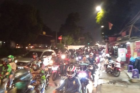 Dampak Pembangunan JPO, Sepanjang Jalan Tanjung Barat dan Lenteng Agung Macet