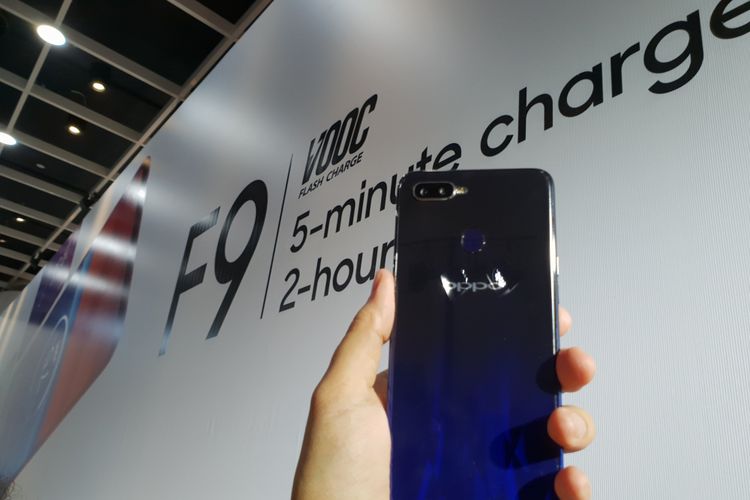 Fitur pengisian daya cepat VOOC tersemat pada Oppo F9