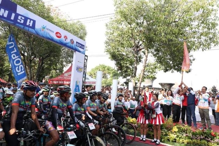  Tiga kegiatan sekaligus seperti Sepeda Nusantara, Fun Run 5km dan pelepasan Jelajah Sepeda Nusantara menuju Denpasar sejauh 82 Km digelar sekaligus pada Minggu (4/11/2018).