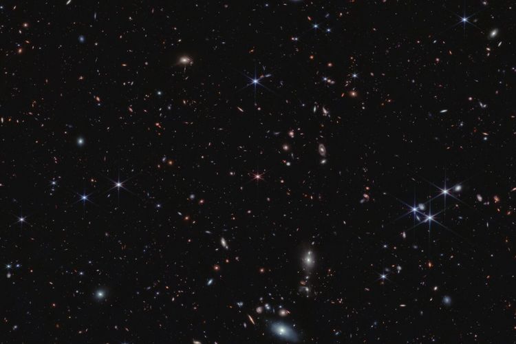 Dengan menganalisis data baru Teleskop Luar Angkasa James Webb NASA, tim yang dipimpin oleh Simon Lilly dari ETH Zürich di Swiss menemukan bukti bahwa galaksi yang ada 900 juta tahun setelah big bang mengionisasi gas di sekitar mereka, menyebabkannya menjadi transparan.
