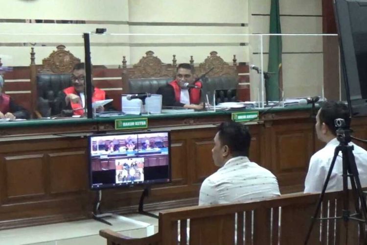 Sidang perdana kasus dana hibah DPRD Jatim di Pengadilan Tipikor Surabaya, Selasa (7/3/2023).