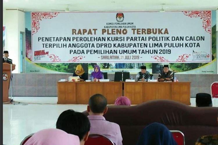 KPU Limapuluh Kota Sumatera Barat melaksanakan rapat pleno penetapan 35 anggota DPRD Limapuluh Kota periode 2019-2024.(Dok: Humas KPU Limapuluh Kota)