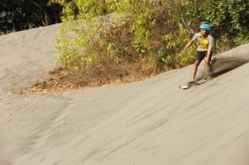 Berseluncur di Gumuk Pasir Parangkusumo