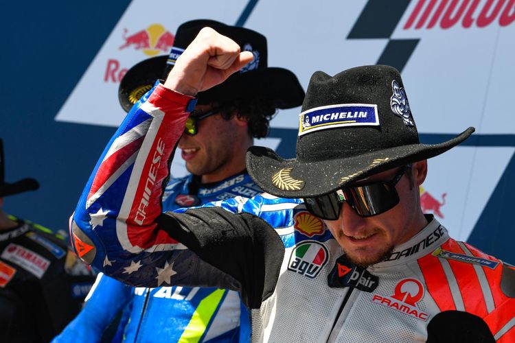 Jack Miller saat naik podium di sirkuit Austin, Texas.