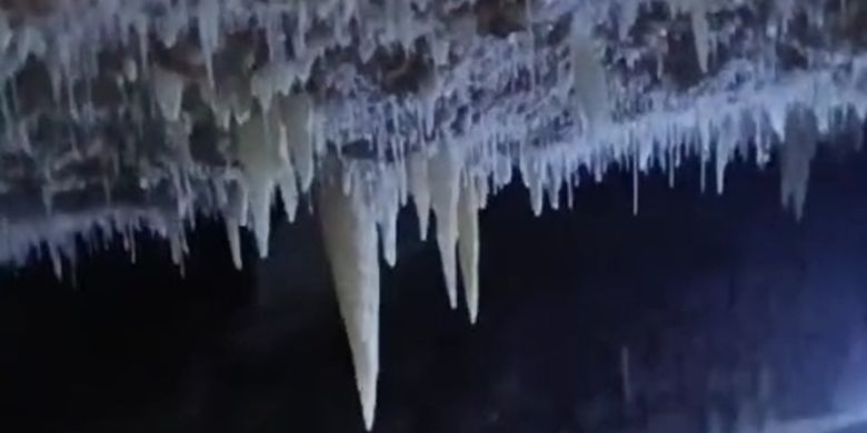 PENEMUAN GUA: Suasana di dalam gua yang direkam warga di sekitar JJLS Saptosari, Gunungkidul, Rabu (16/10/2024)