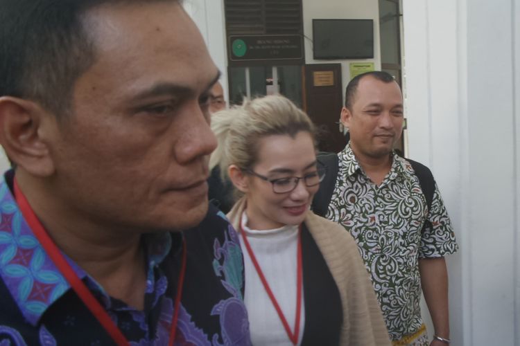 Reza Artamevia menjadi saksi kasus terdakwa Gatot Brajamusti di PN Jaksel, Selasa (9/1/2018).