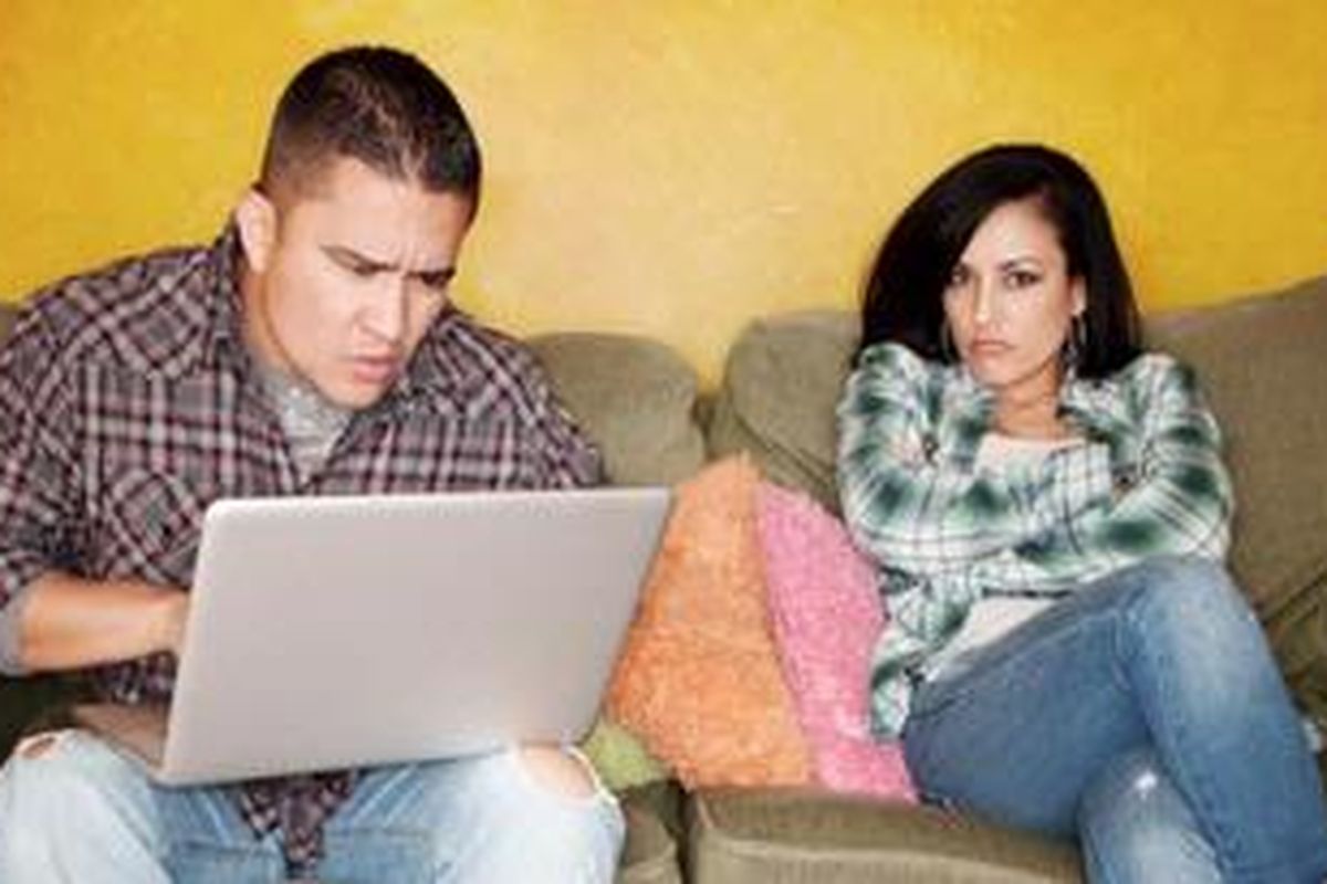 Status hubungan di Facebook tak harus menjadi acuan apakah si dia serius dengan Anda. 