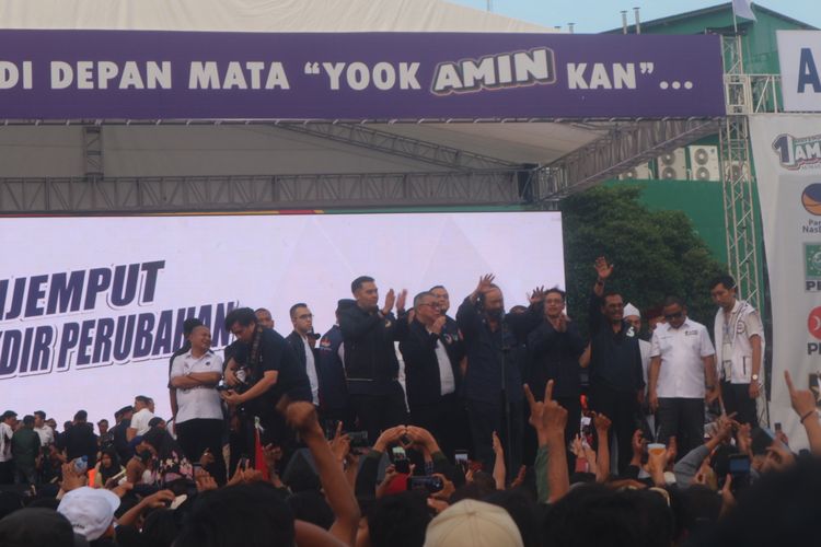 Ketua Umum Partai Nasdem Surya Paloh saat berorasi di Lapangan Reformasi, Deli Serdang, Kamis (1/2/2024)