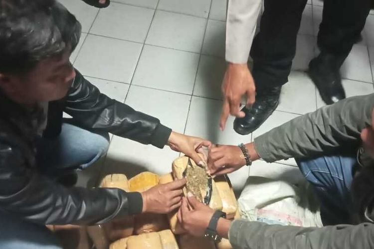 Foto: Barang bukti ganja kering yang diamankan dari Jalan Tangki Bawah, Kelurahan Naga Pita, Siantar Martoba, Kota Pematang Siantar, Provinsi Sumut, Senin (1/11/2023). | Dok: Polsek Siantar Martoba.