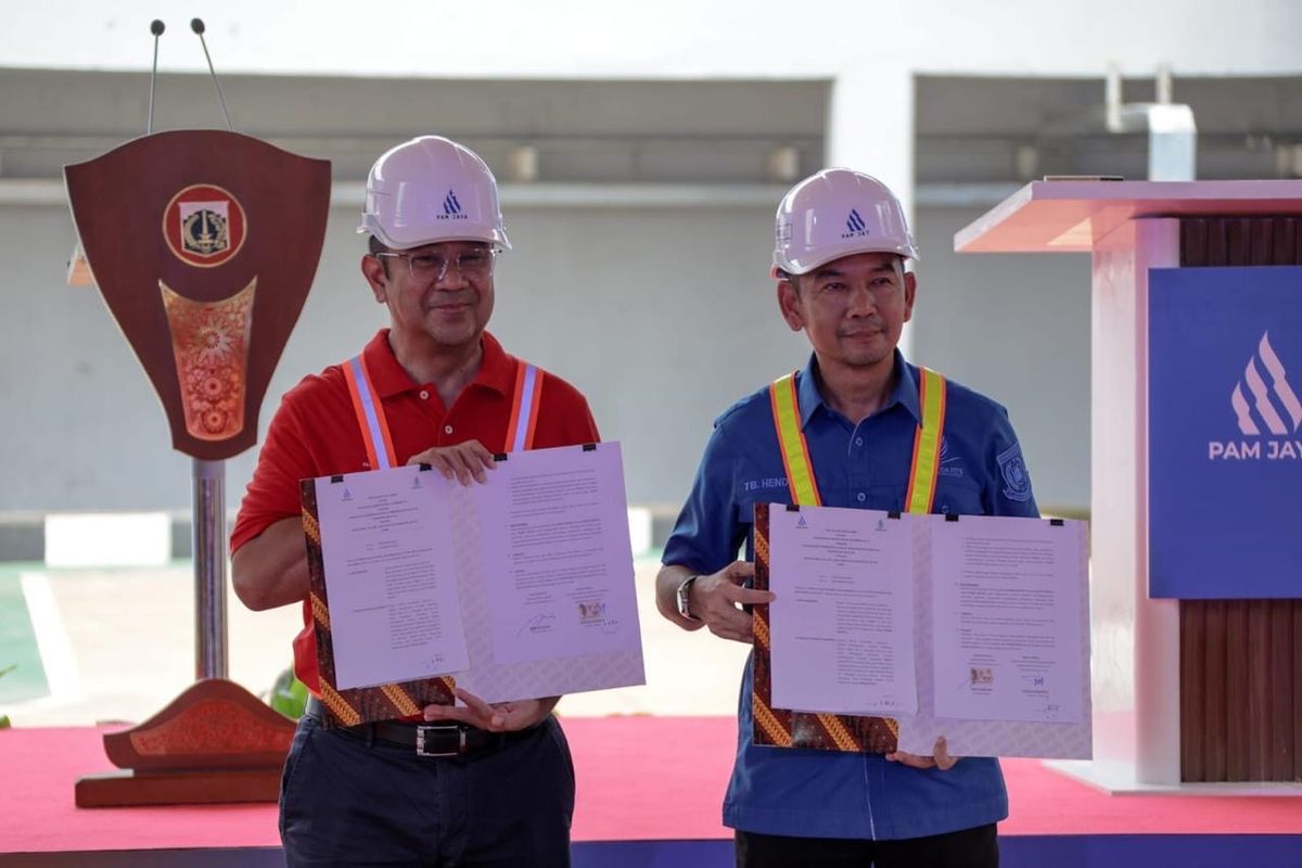 Penandatanganan kerja sama antara PAM JAYA sebagai BUMD milik Provinsi DKI Jakarta dengan Perseroda PT Pembangunan Investasi Tangerang Selatan (PITS) selaku BUMD Provinsi Banten.