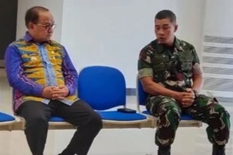 Bupati Tabalong, Anang Syakhfiani bersama Kasrem 101 Antasari Kolonel Inf Iwan Rosandriyanto bertemu untuk membicarakan persiapan kedatangan Jokowi di Kabupaten Tabalong. 