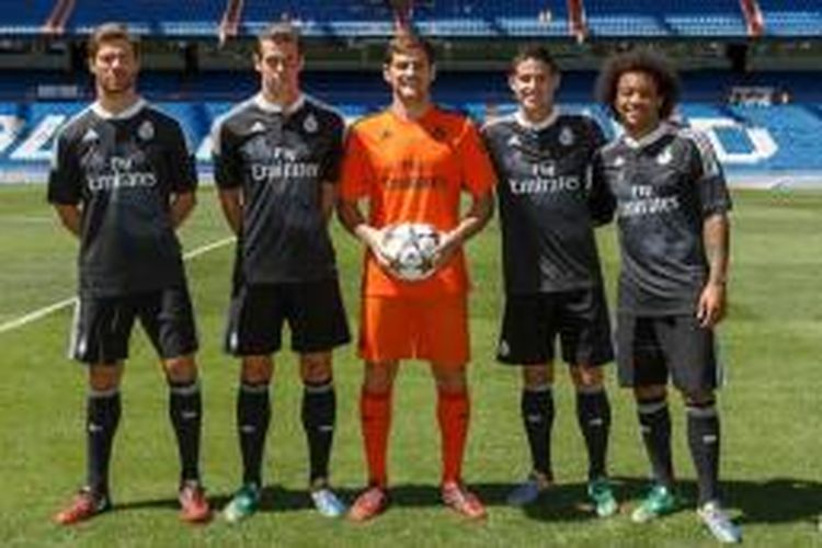 Seragam baru ketiga Real Madrid untuk kompetisi Liga Champions 2014-15.