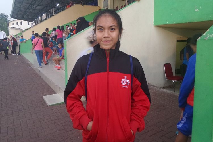 Sprinter DKI Jakarta, Jeany Nuraini, berpose seusai menjalani lomba lari 100 meter pada Kejuaraan Nasional Atletik U-18 dan U-20 di Stadion Atletik Rawamangun, Jakarta, Sabtu (22/4/2017).