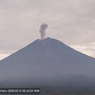 Gunung Semeru Erupsi 3 Kali Beruntun dalam 30 Menit, Luncurkan Letusan Asap Setinggi 900 Meter