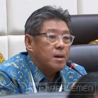 Direktur External Affairs dan Regulatory Tirta Fresindo Jaya Johan Muliawan menyatakan, pemberitaan yang beredar tidak sepenuhnya menggambarkan pernyataannya dengan utuh saat Rapat Dengar Pendapat (RDP) Komisi VII DPR di Gedung DPR, Senayan, Jakarta, Senin (10/11/2025). Ia kembali menegaskan, Le Minerale bersumber dari air pegunungan.