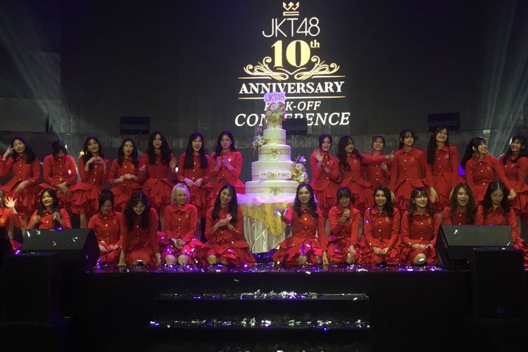 JKT48 Rayakan permulaan ulang tahun ke-10 di Balai Sarbini, Jakarta Selatan, Sabtu (18/12/2021). 