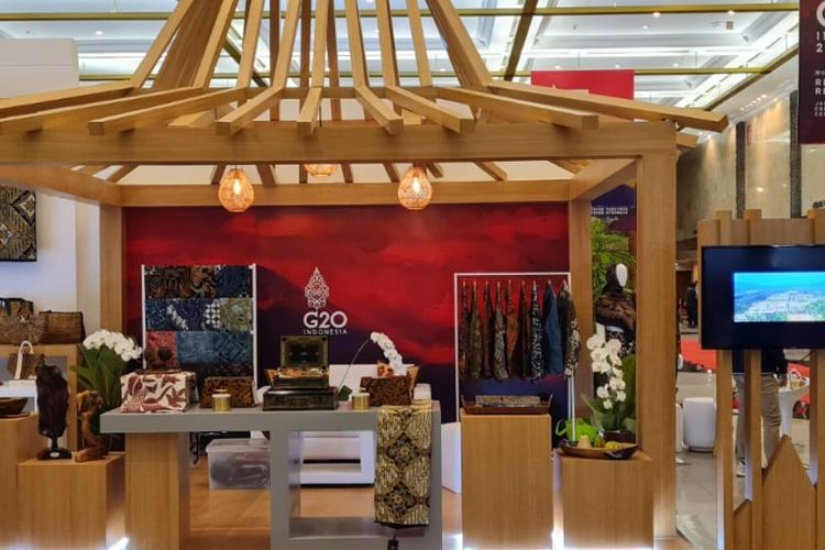 Stan LPEI di pertemuan perdana G20 di Jakarta menampilkan produk kreasi UMKM binaan, seperti produk kerajinan, aksesoris, hingga dekorasi rumah. 