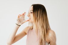 Minum Air Dingin atau Hangat, Mana yang Lebih Sehat?