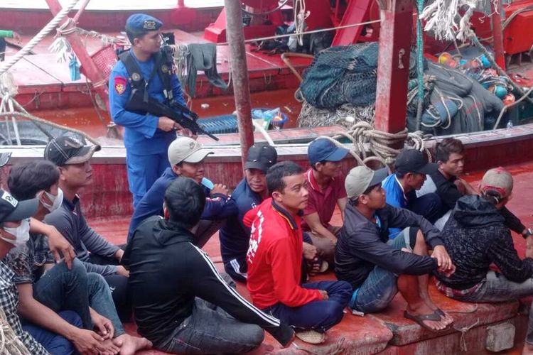 Polairud Baharkam Polri menangkap dua kapal ikan asing (KIA) berbendera Vietnam bernama KG 94793 TS dan KG 95514 TS di wilayah wilayah konservasi perairan Anambas, Kebupaten Anambas, Kepulauan Riau (Kepri) saat melakukan penangkapan ikan secara ilegal.