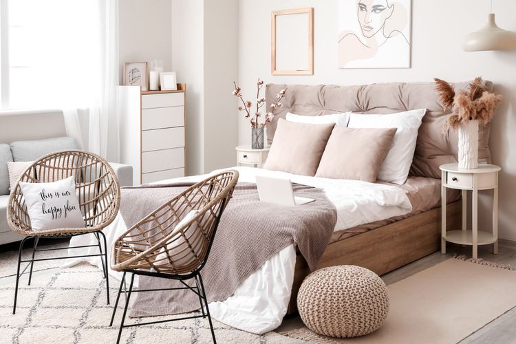 Ilustrasi kamar tidur dengan nuansa warna netral.