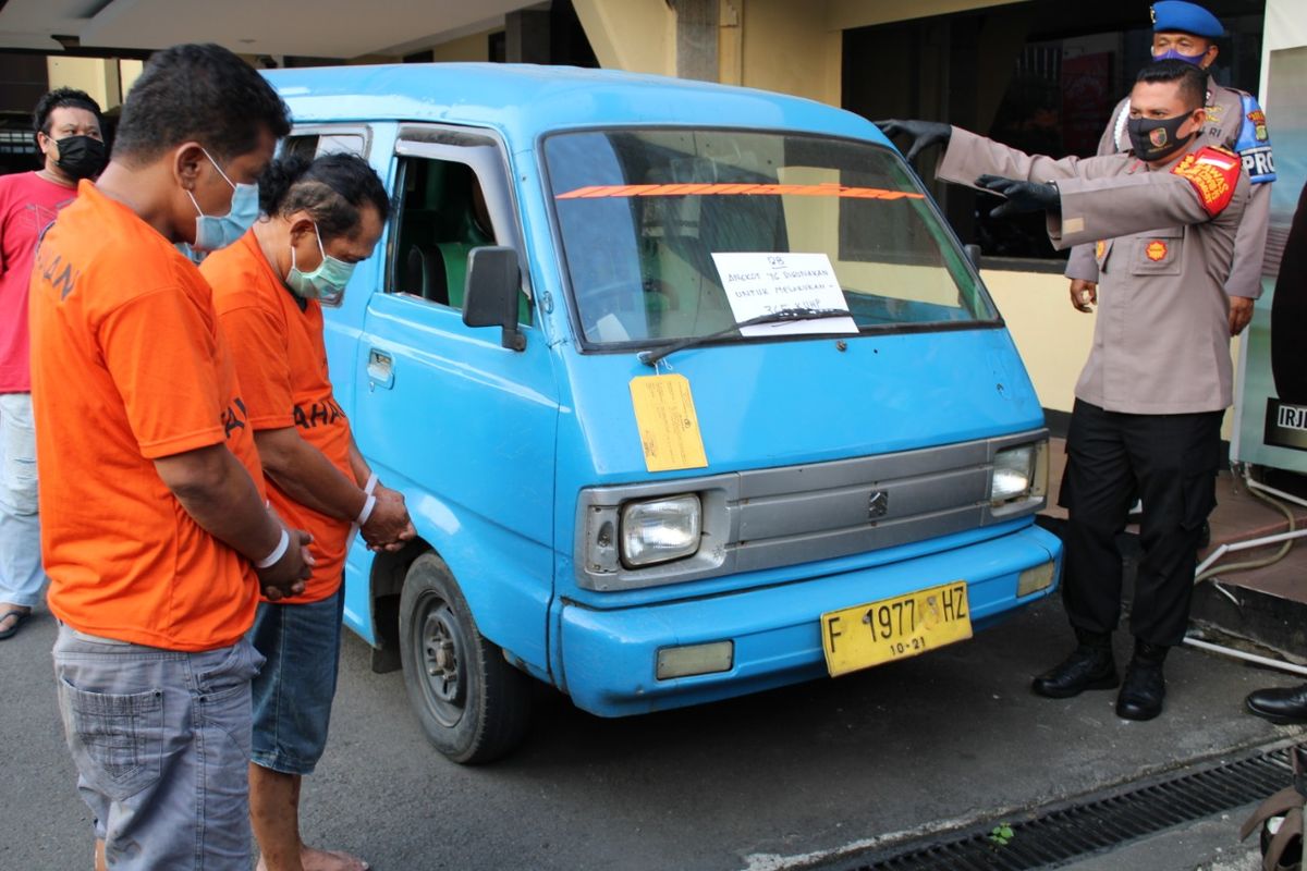 Dua pelaku perampokan sekaligus penyekapan bidan dan perawat di dalam angkot dalam perjalanan Depok-Bogor, ditangkap polisi, Senin (29/6/2020).