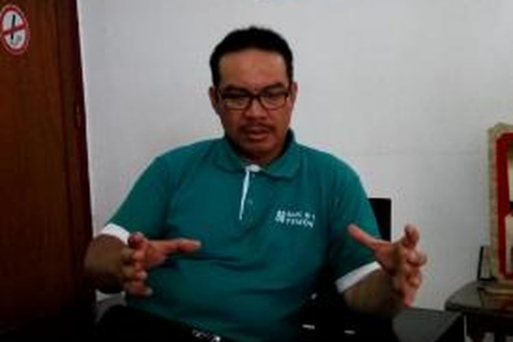 Bupati Kulonprogo Hasto Wardoyo saat diwawancarai Kompas.com, Rabu (15/12/2015).