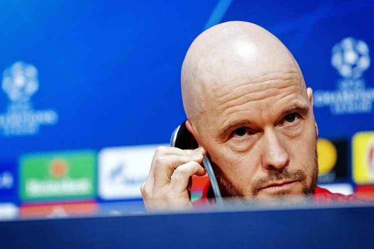 Erik Ten Hag saat konferensi pers jelang pertandingan di Liga Champions, Selasa (30/4/2019)