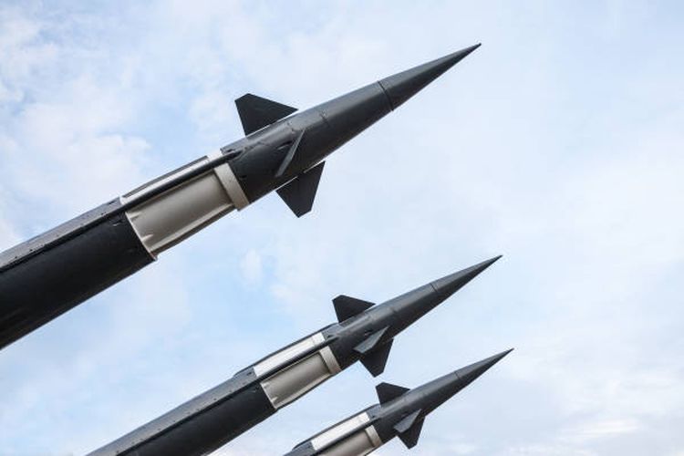 ilustrasi rudal balistik.