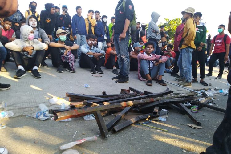 Pagar besi di depan DPRD Kaltim yang dirusak massa aksi di saat demo ricuh oleh mahasiswa dan pelajar, Kamis (26/9/2019). 