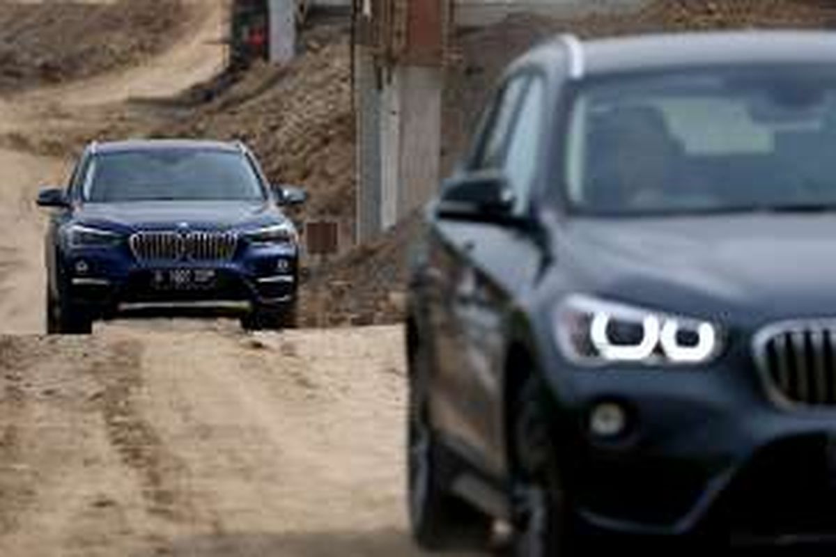 BMW X1 di ruas jalan tol Mojokerto Barat - Mojokerto Utara, Jawa Timur, Selasa (28/06/2016). Ruas jalan tol ini akan digunakan sementara untuk jalur mudik Lebaran 2016.