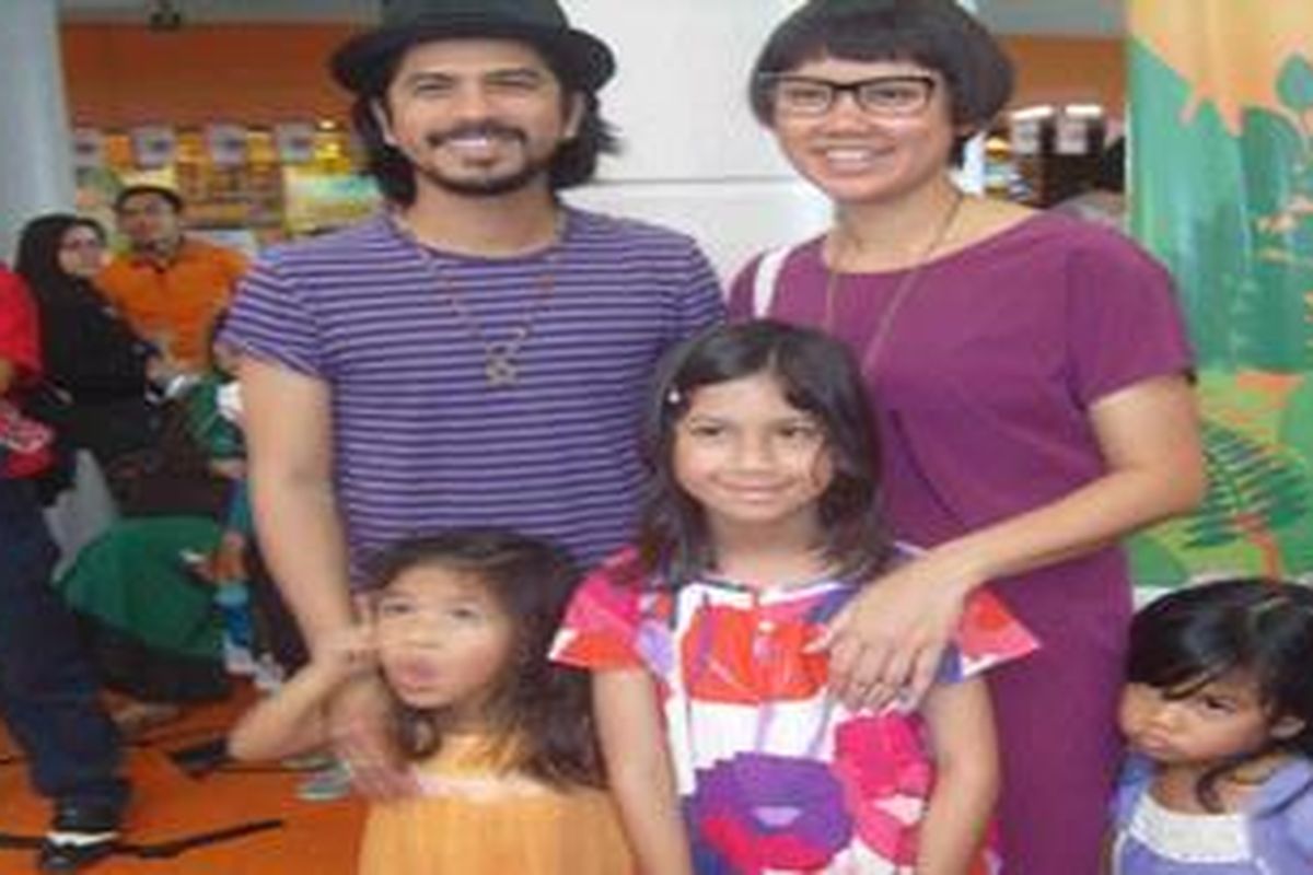 Ariyo Wahab dan keluarganya, menggunakan waktu makan untuk semakin meningkatkan keharmonisan keluarganya.