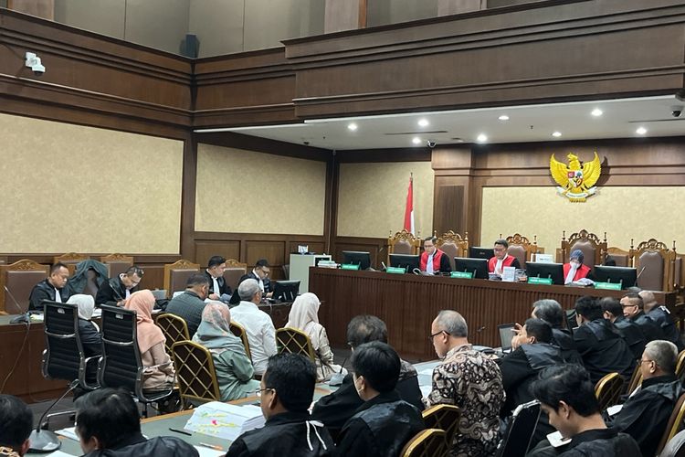 Enam saksi dihadirkan Jaksa Penuntut Umum (JPU) Komisi Pemberantasan Korupsi (KPK) sebagai saksi kasus dugaan pemerasan dan gratifikasi yang menjerat eks Menteri Pertanian (Mentan) Syahrul Yasin Limpo (SYL) di Pengadilan Tipikor Jakarta, Senin (20/5/2024).