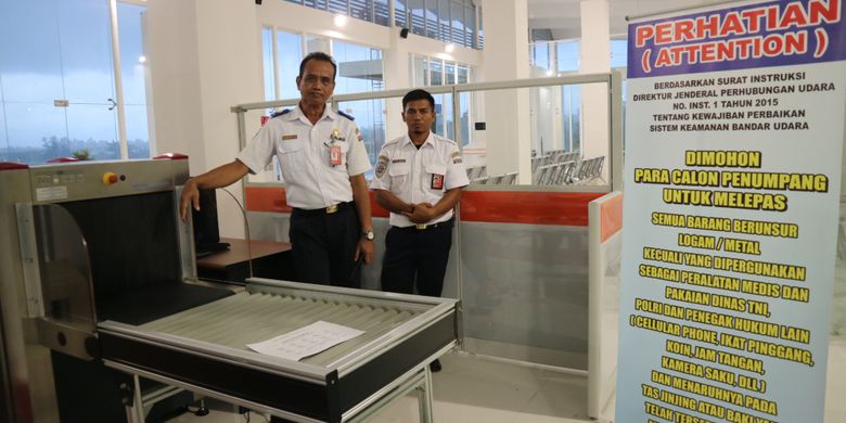 Bandara Maleo, di Morowali, Sulawesi Tengah, saat kunjungan kerja bersama Dirjen Perhubungan Udara Kementerian Perhubungan, Selasa (27/2/2018).