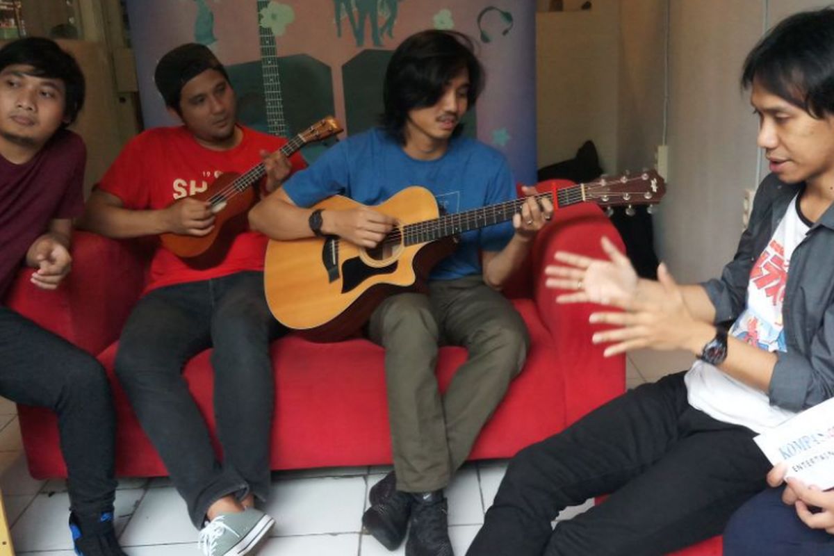 Band Sheila on 7 tampil dalam program Selebrasi (Selebritas Beraksi) yang digelar Kompas.com Entertainment di Coffeewar, Kemang, Jakarta Selatan, Selasa (30/1/2018).