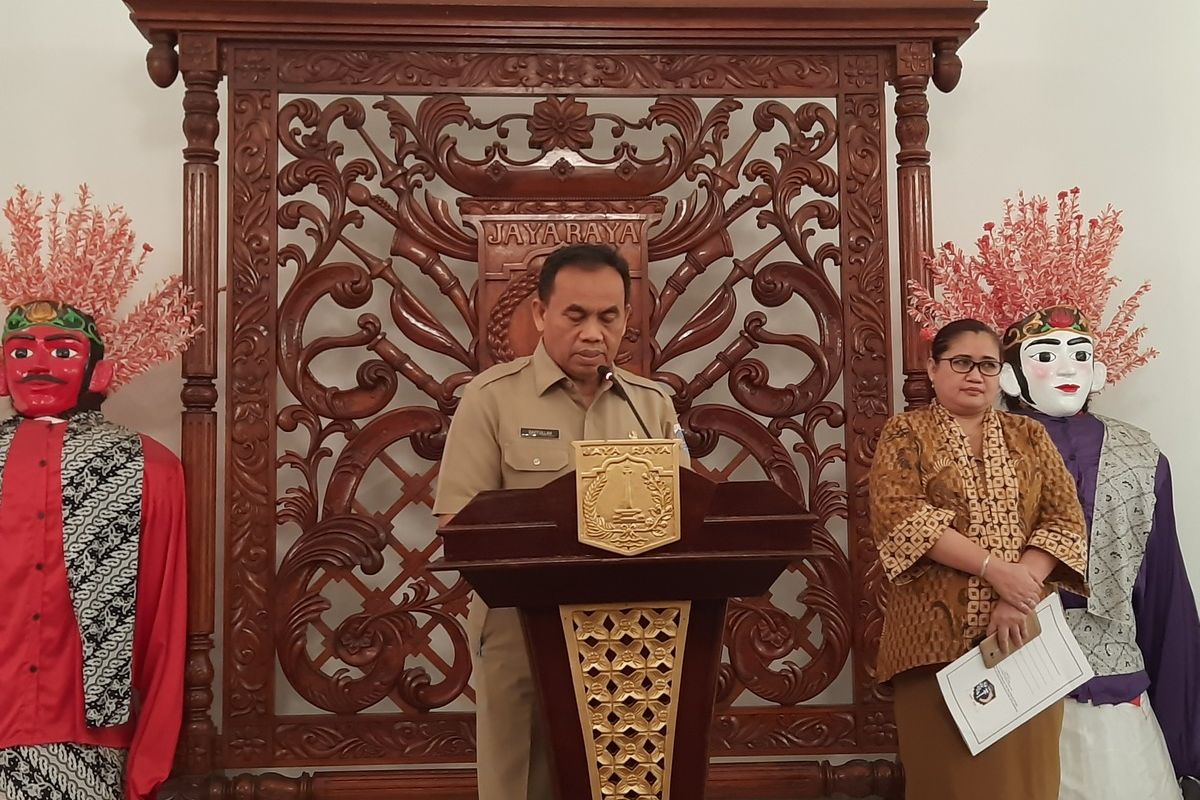 Sekretaris Daerah DKI Jakarta Saefullah dalam konferensi pers pencabutan penghargaan yang diberikan kepada Diskotek Colosseum, Balairung, Balai Kota, Jakarta Pusat, Senin (16/12/2019)